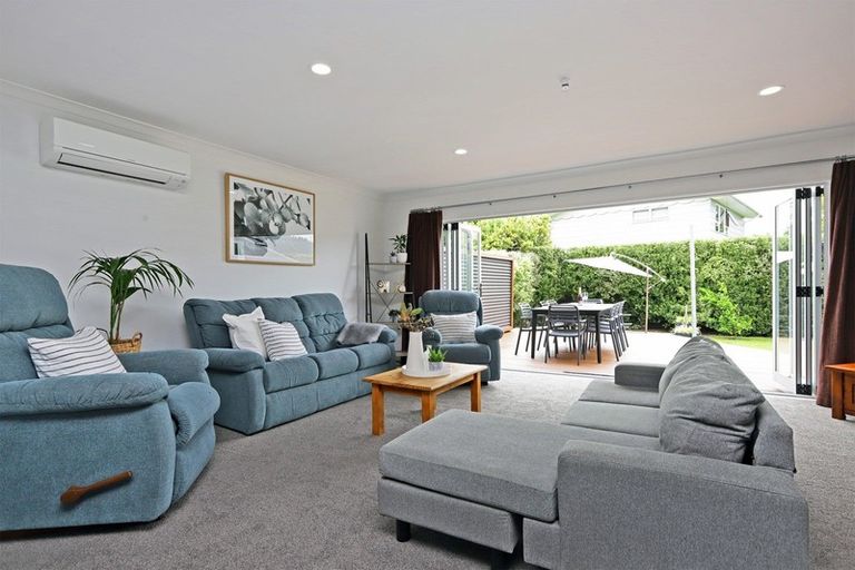 Photo of property in 15 Travis Street, Taradale, Napier, 4112