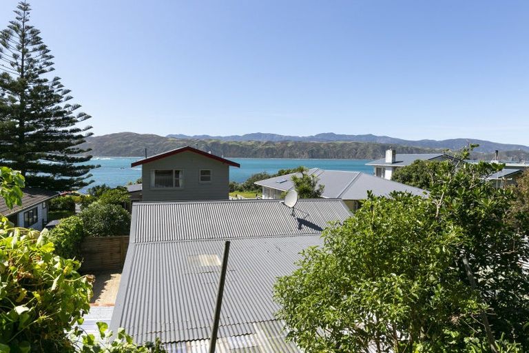 Photo of property in 120a Breaker Bay Road, Breaker Bay, Wellington, 6022
