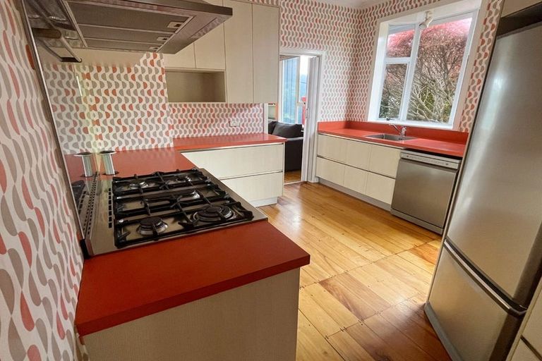 Photo of property in 136 Seaview Road, Westown, New Plymouth, 4310