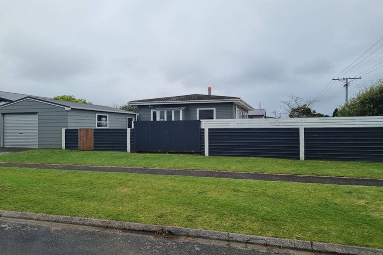 Photo of property in 93 Broadway, Waitara, 4320