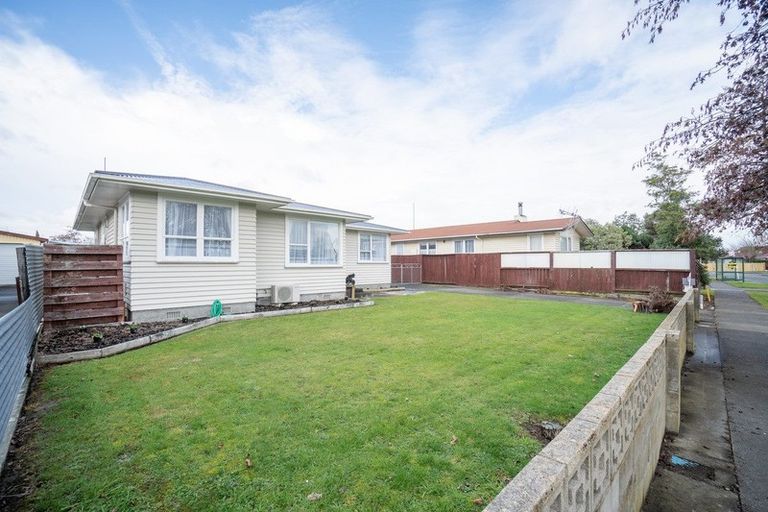 Photo of property in 32 Rhodes Drive, Kelvin Grove, Palmerston North, 4414