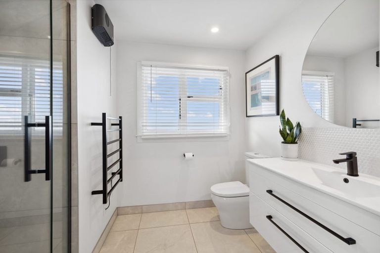 Photo of property in 19 Weston Road, St Albans, Christchurch, 8052