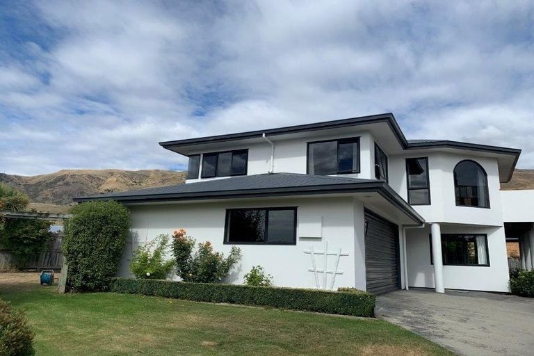 Photo of property in 38 Meadowstone Drive, Wanaka, 9305