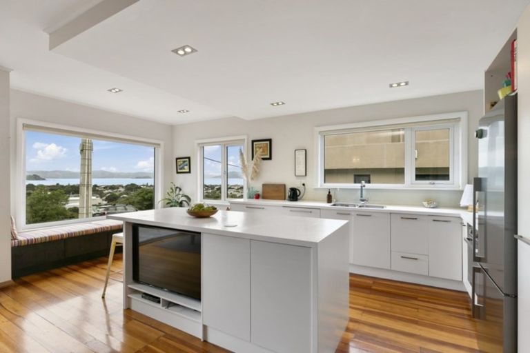 Photo of property in 77 Mantell Street, Seatoun, Wellington, 6022