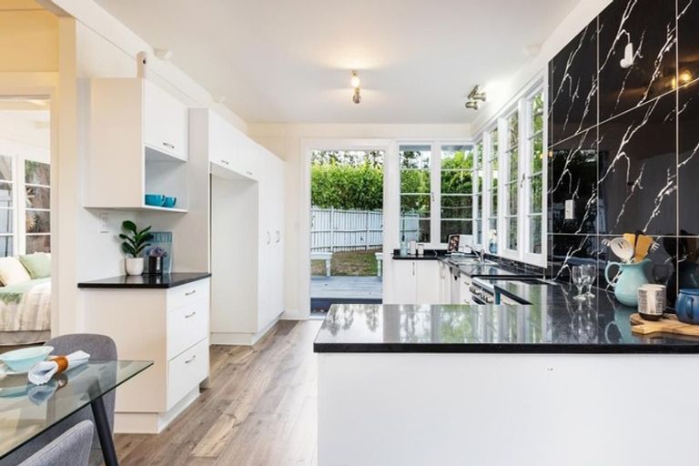 Photo of property in 1 Luckens Road, West Harbour, Auckland, 0618