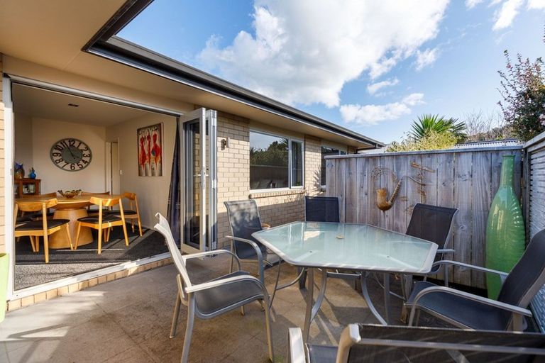 Photo of property in 2/37 Wallace Place, Westown, New Plymouth, 4310