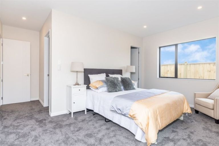 Photo of property in 11 Reserva Crescent, Kumeu, 0810