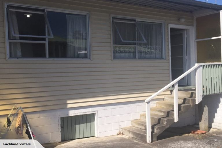 Photo of property in 21 Kamara Road, Glen Eden, Auckland, 0602