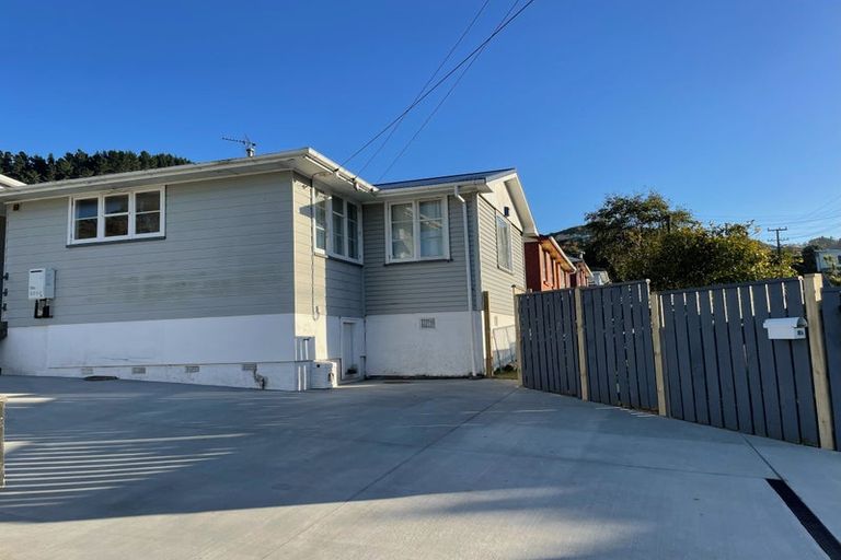 Photo of property in 37a Victory Crescent, Tawa, Wellington, 5028