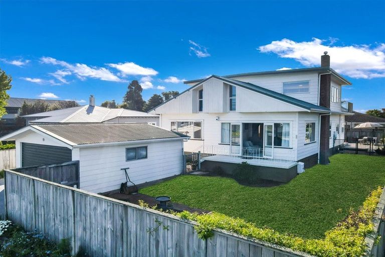 Photo of property in 1/90 Norwood Road, Bayswater, Auckland, 0622