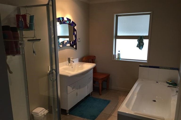 Photo of property in 2 Ash Avenue, Albert Town, Wanaka, 9305