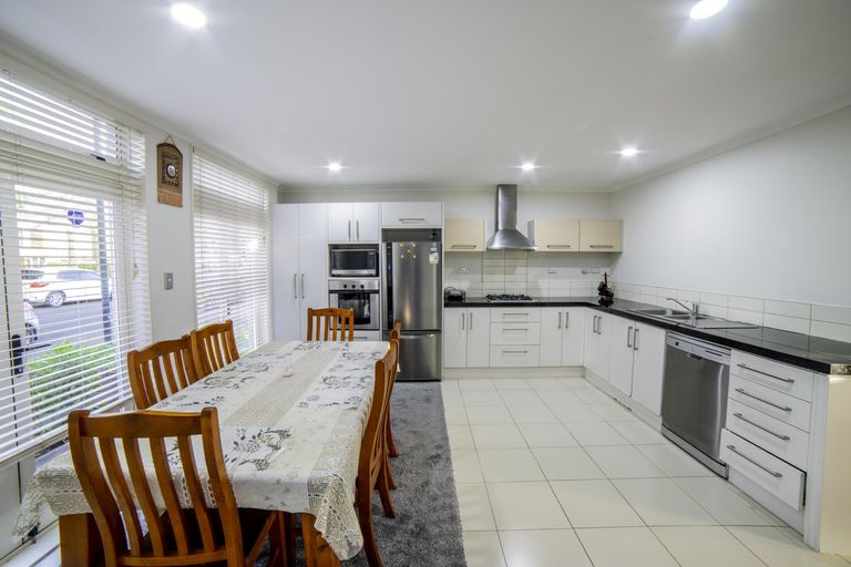 Photo of property in 16 Reins Road, Takanini, 2112