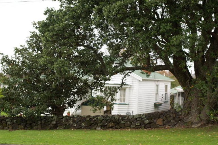 Photo of property in 51 Sale Street, Cockle Bay, Auckland, 2014