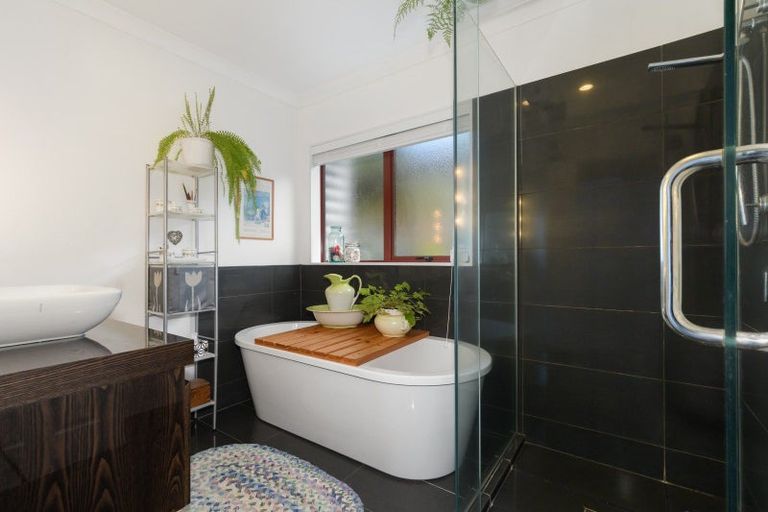 Photo of property in 38 Waipuna Grove, Welcome Bay, Tauranga, 3112