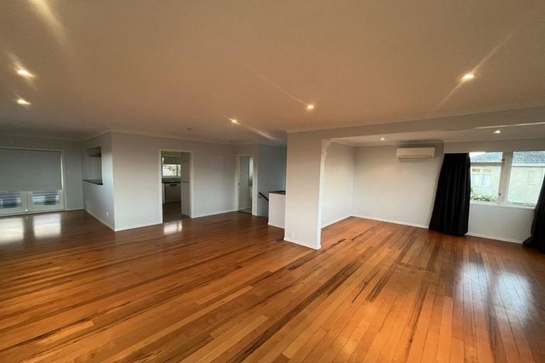 Photo of property in 71 Aberdeen Road, Castor Bay, Auckland, 0620