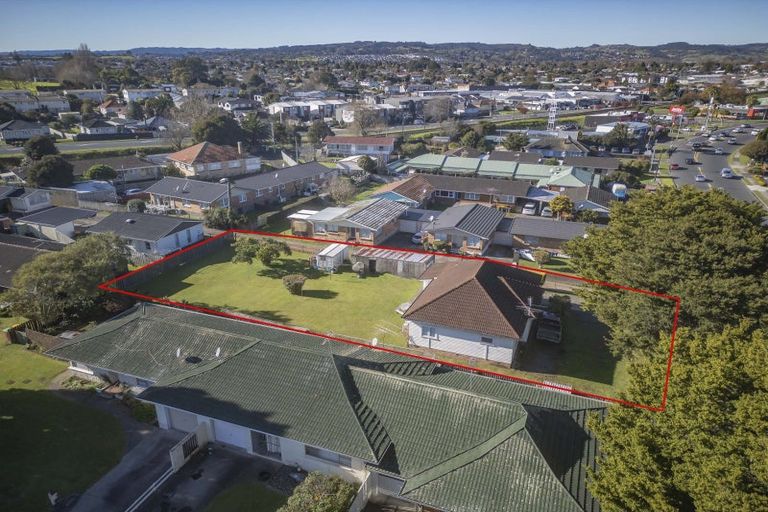 Photo of property in 56 Great South Road, Papakura, 2110
