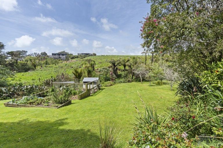 Photo of property in 15 Linda Street, Oakura, 4314