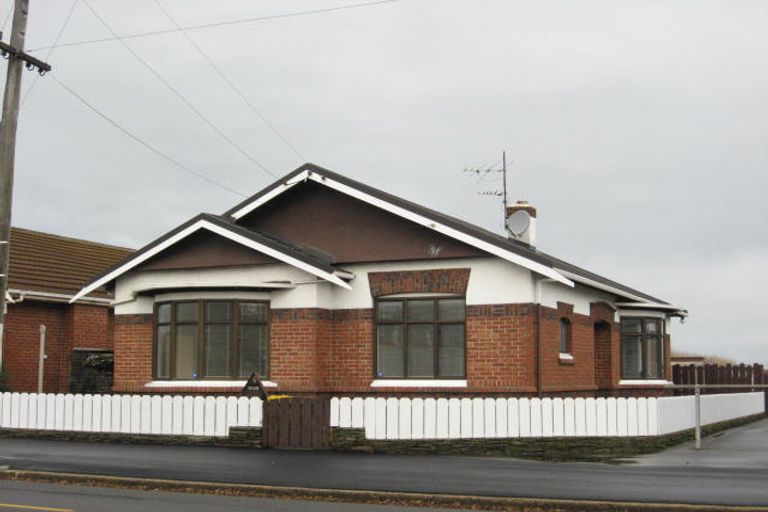 Photo of property in 203 Macandrew Road, South Dunedin, Dunedin, 9012