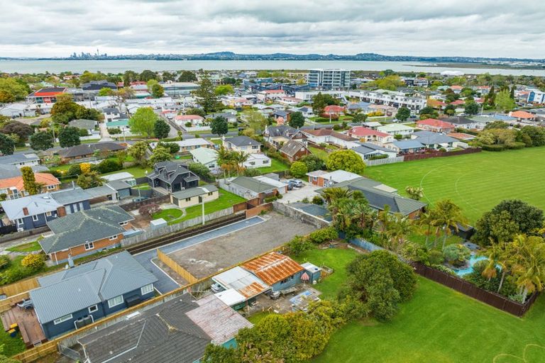Photo of property in 22a Taikata Road, Te Atatu Peninsula, Auckland, 0610