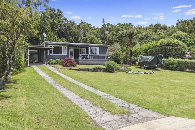 Photo of property in 18 Oxford Road, Lake Rotoma, Rotorua, 3074