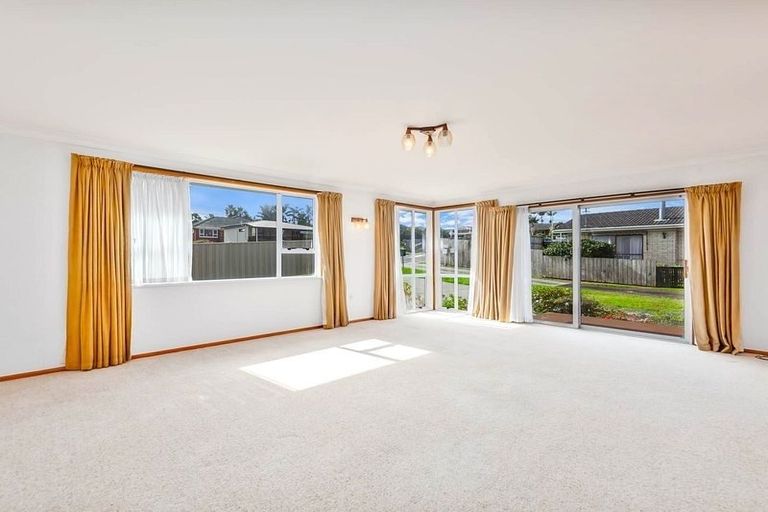 Photo of property in 235 Edmonton Road, Te Atatu South, Auckland, 0610