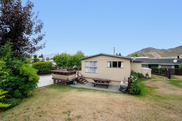 Photo of property in 32 Black Peak Road, Omarama, 9412