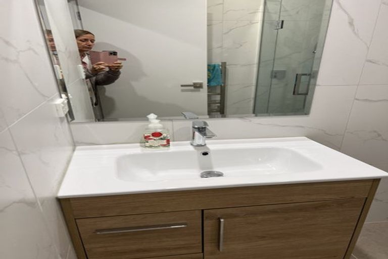 Photo of property in 35 Rutland Road, Stanley Point, Auckland, 0624