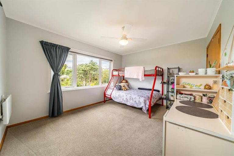 Photo of property in 76 Redwood Avenue, Tawa, Wellington, 5028