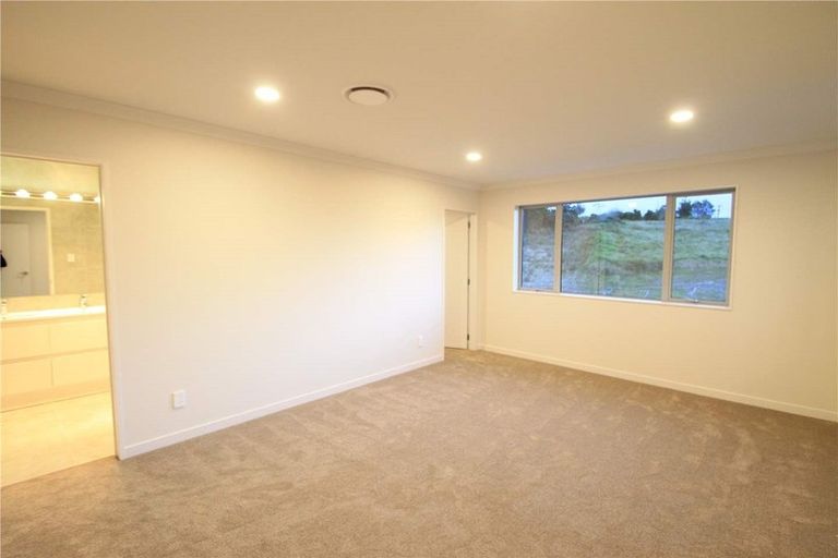 Photo of property in 11 Maka Terrace, Orewa, 0931