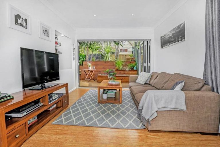 Photo of property in 32 Thimble Lane, Whitby, Porirua, 5024