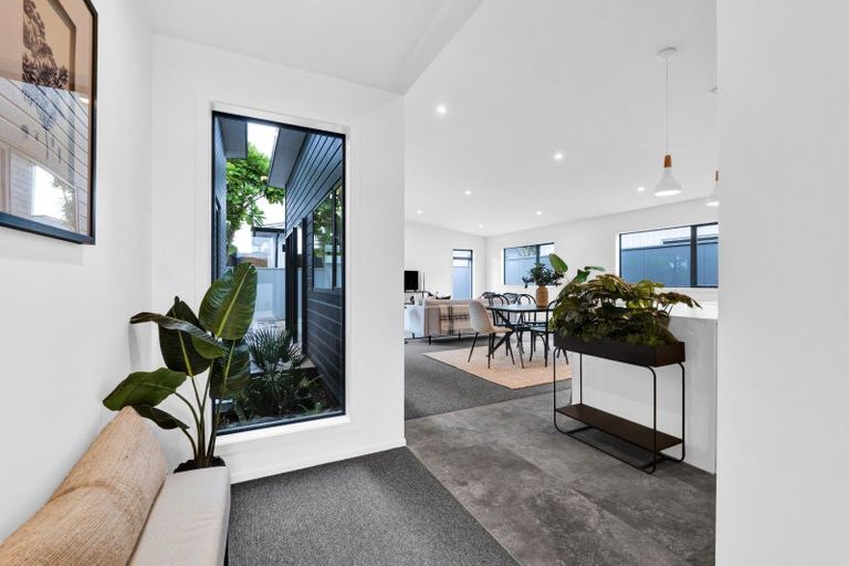 Photo of property in 7c Strandon Place, Strandon, New Plymouth, 4312