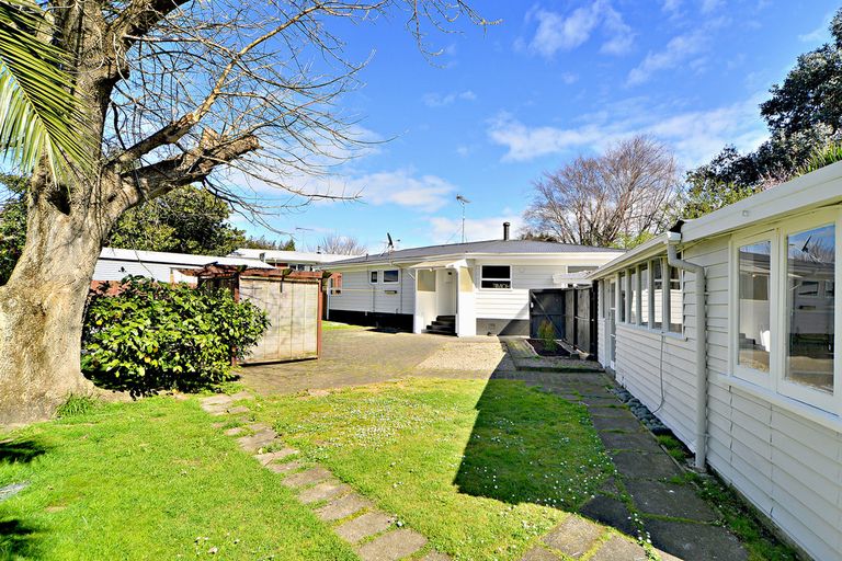 Photo of property in 12 Barnard Place, Manurewa East, Auckland, 2102