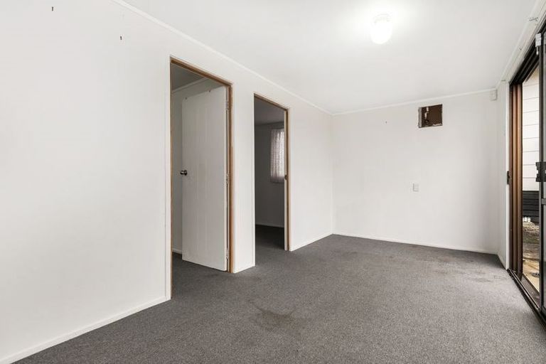 Photo of property in 2/9 Maplesden Drive, Clendon Park, Auckland, 2103
