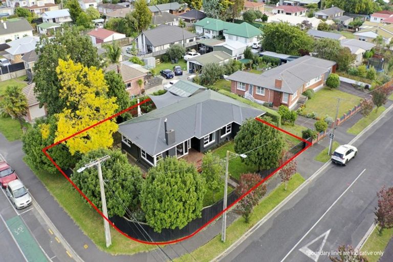 Photo of property in 1 Seifert Street, Forest Lake, Hamilton, 3200