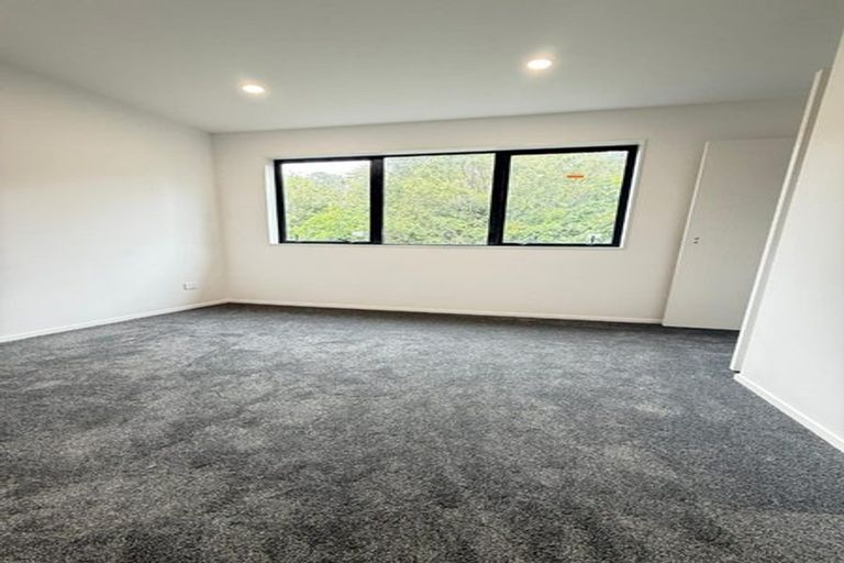 Photo of property in 43 Savoy Road, Glen Eden, Auckland, 0602