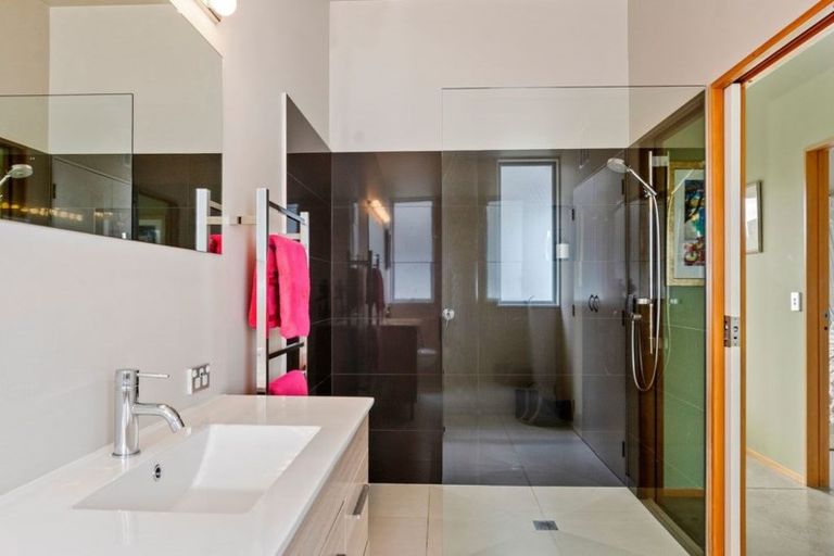 Photo of property in 32 Taumata Road, Omaha, 0986