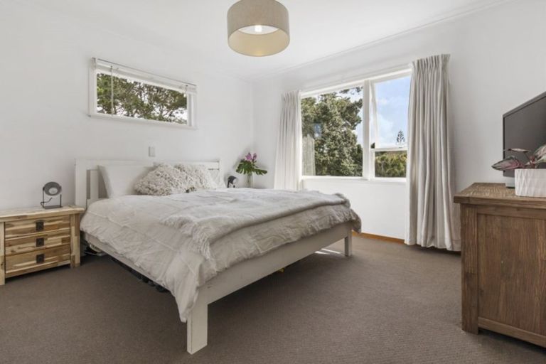 Photo of property in 85 Barrys Road, Glendene, Auckland, 0602