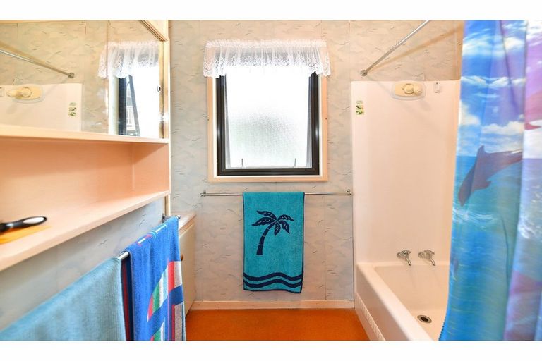 Photo of property in 15b Gilshennan Valley, Red Beach, 0932