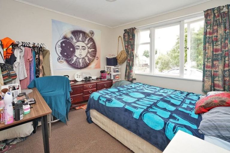 Photo of property in 12 Yeats Crescent, Fairfield, Hamilton, 3214