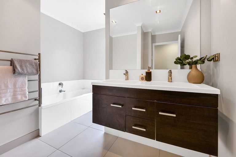 Photo of property in 18 Castleton Way, Flagstaff, Hamilton, 3210