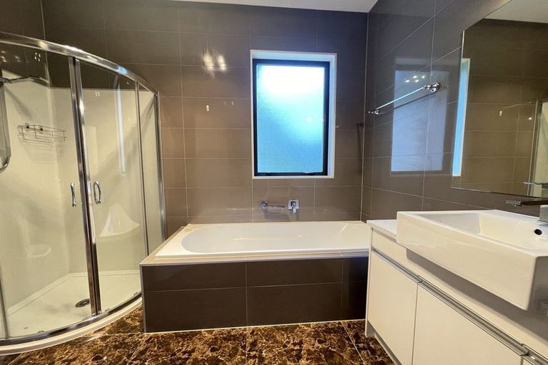 Photo of property in 96 Tiriwa Drive, Massey, Auckland, 0614