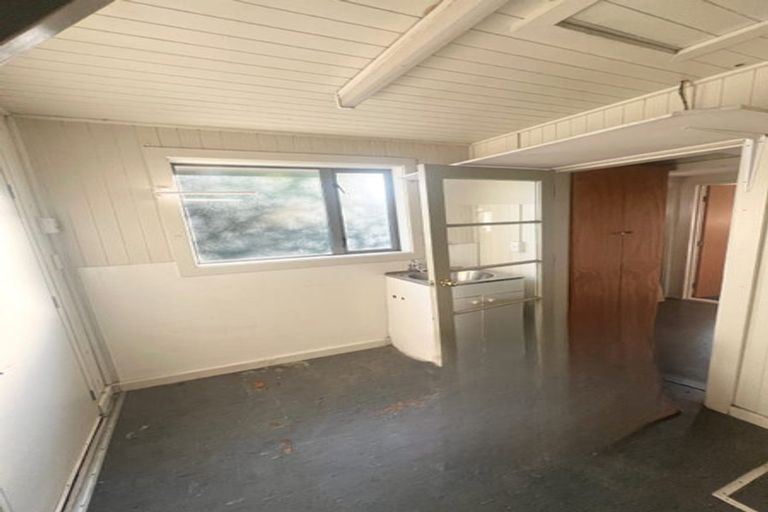 Photo of property in 307 Riccarton Road, Upper Riccarton, Christchurch, 8041