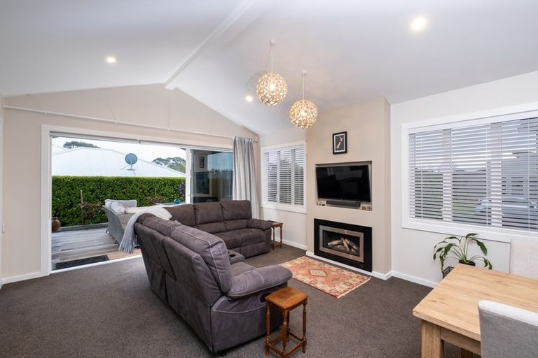 Photo of property in 6 Whittaker Place, Havelock North, 4130