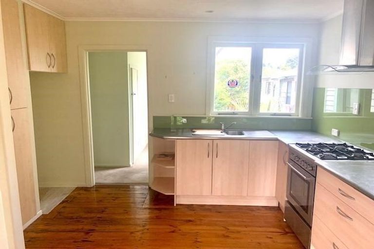 Photo of property in 727 Swanson Road, Swanson, Auckland, 0612