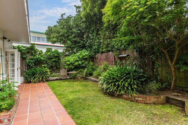 Photo of property in Hobson Flats, 4/1 Hobson Street, Pipitea, Wellington, 6011