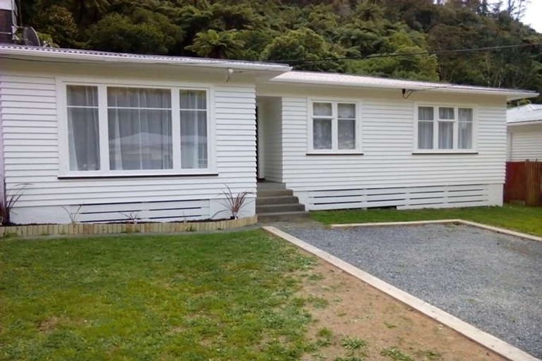 Photo of property in 52 Sunny Grove, Wainuiomata, Lower Hutt, 5014