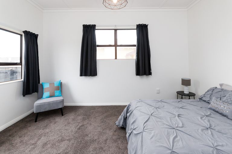 Photo of property in 43 Wood Street, Takaro, Palmerston North, 4410