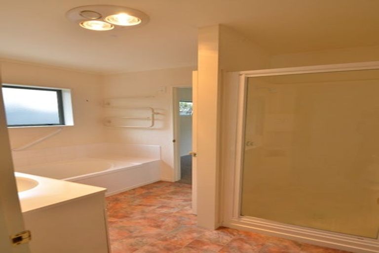 Photo of property in 20a Armagh Road, Blockhouse Bay, Auckland, 0600
