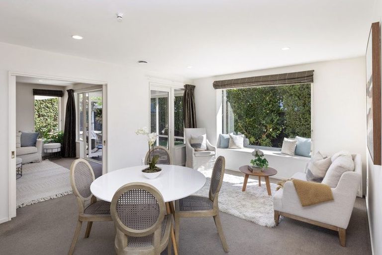 Photo of property in 2/37 Avonhead Road, Avonhead, Christchurch, 8042