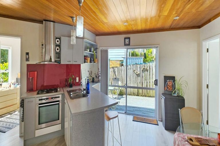 Photo of property in 2/3 Centorian Drive, Windsor Park, Auckland, 0632